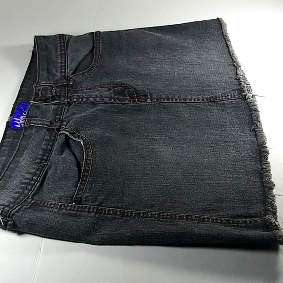 Miley Cyrus Denim Skirt. - Picture 5 of 6